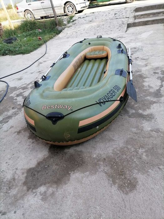 Надуваема Лодка със всичке принадлежности