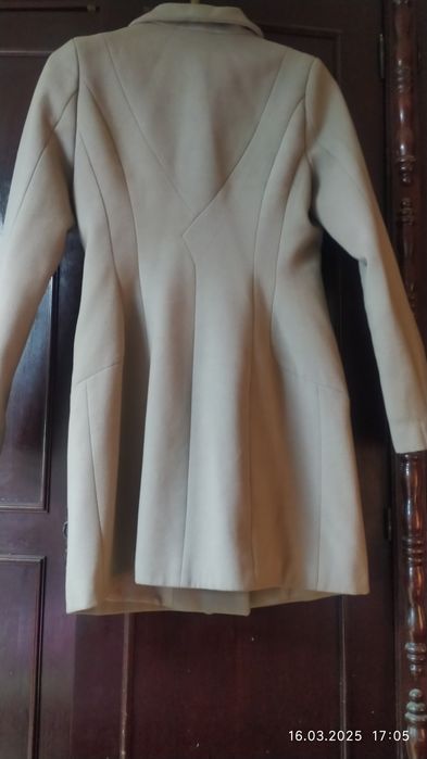 Продам 2 пальто и куртку весеннюю