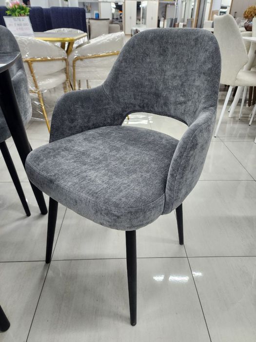 Стол и 6 стулья для кухни и для гостиного