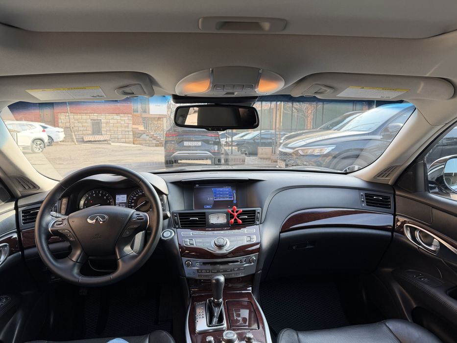 Срочно продается автомобиль INFINITI LUXURY Q70