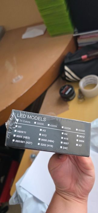 Vand un set de 2 becuri led H4