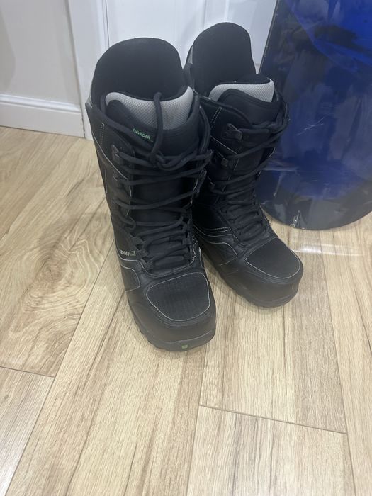 Продам  сноуборд с ботинками