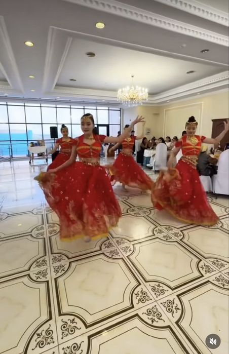 Продается танцевальные костюмы