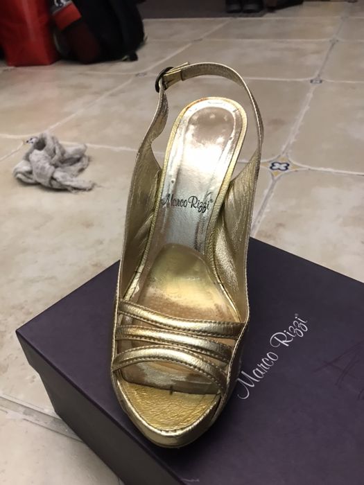 Продам босоножки