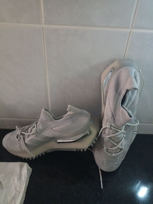 Vand adidasi in stare buna