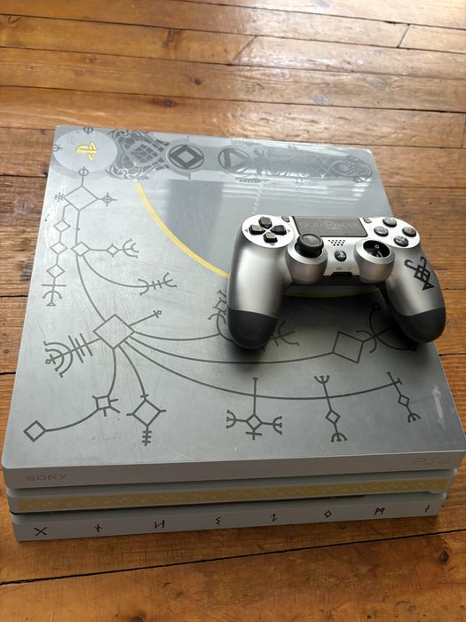 Play station 4 pro limited edition god of war
