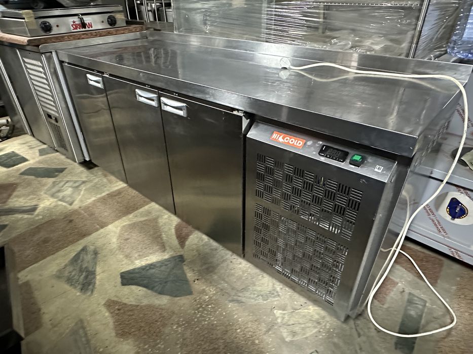 Продам столы холодильные