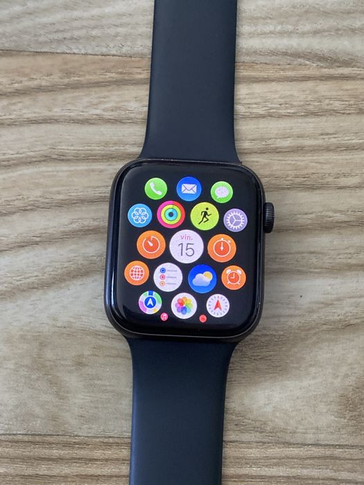Apple Watch SE , 44 mm  , 2022