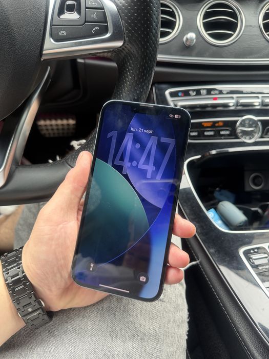 Vând iphone 13 pro max