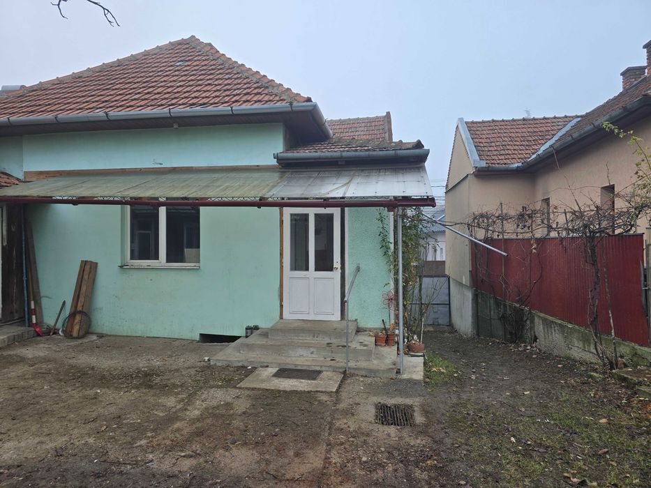 Persoana fizica vând casa, central