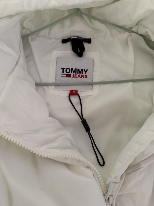 Geaca tommy jeans alba noua. Marimea m