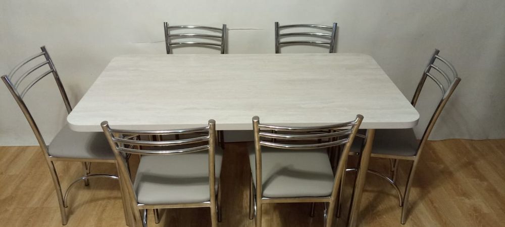 Хромированные столы и стулья