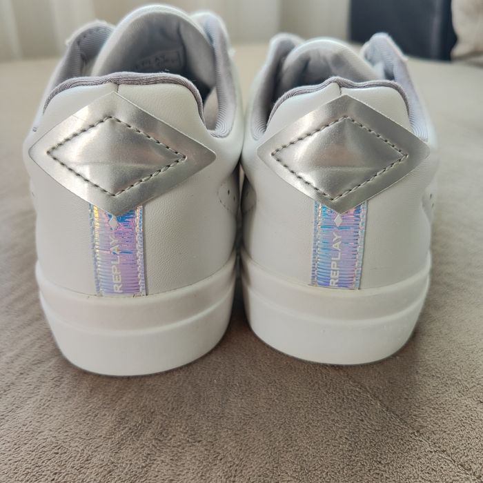 Бели кецове Replay