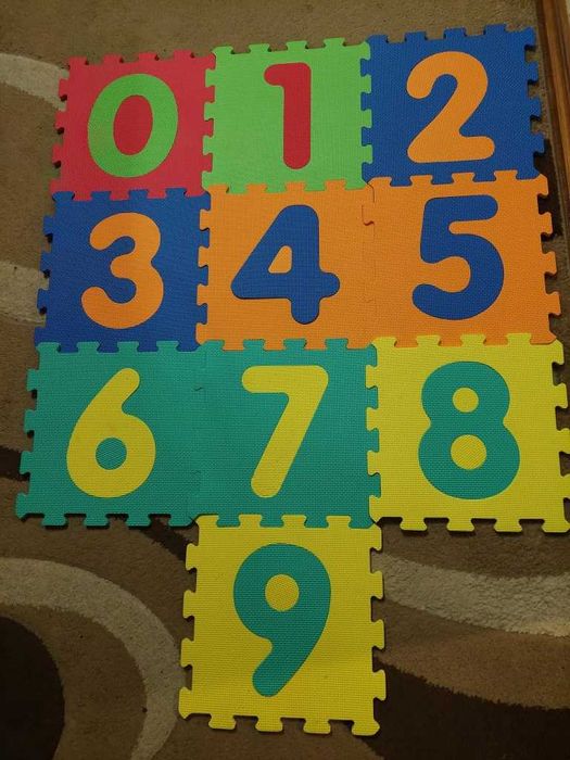 Пъзели за под с цифри от 0 до 9 и с приказни герои