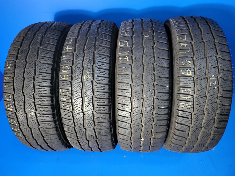 Vand 4 x 215 60 17 C-uri, an 2021-2022 Michelin Agilis Alpin M+S