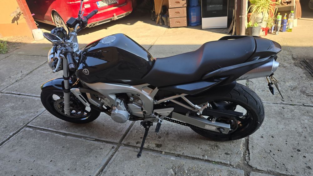 Vând Yamaha fz6...