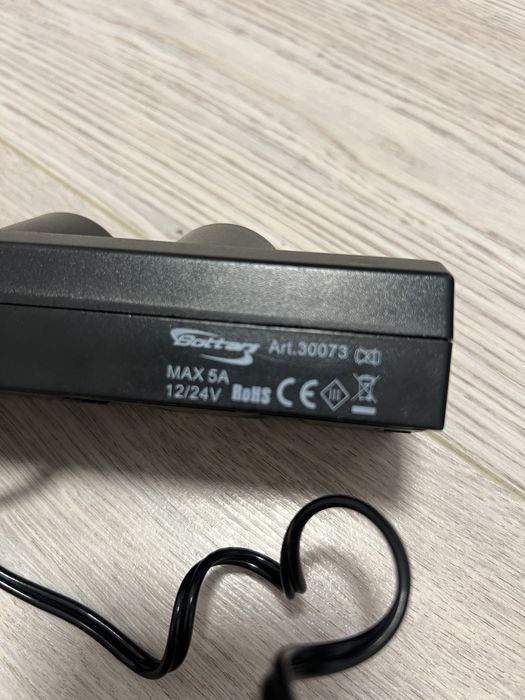 Priza bottari auto tripla cu cablu extensibil 12/24V