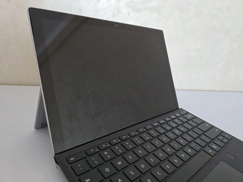 Microsoft Surface Pro 2017 -  i7