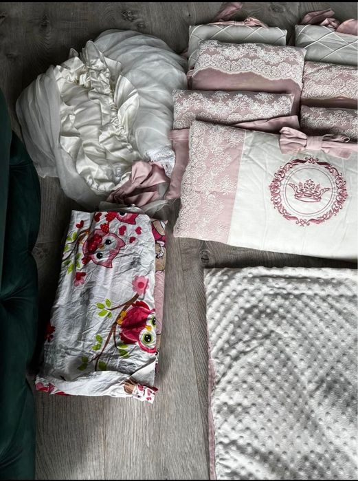 Lenjerie , apărători, pătură, baldachin cu suport metalic bebeluși