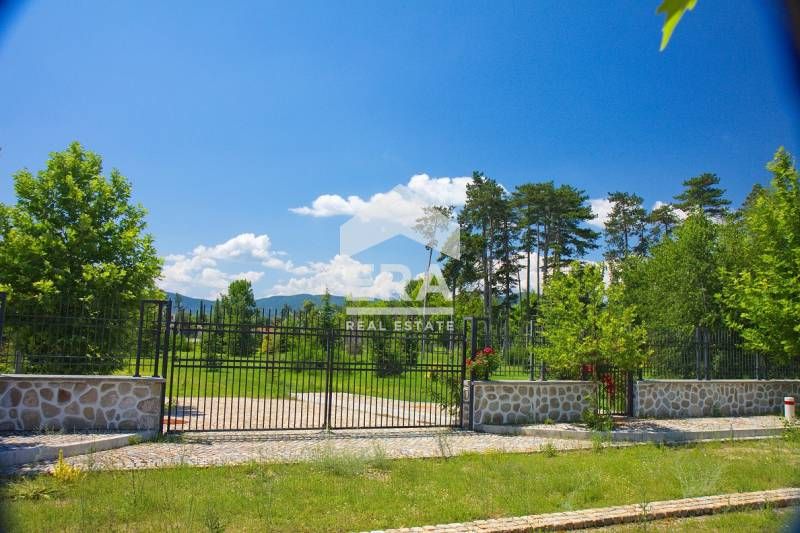 Продава се Парцел в Казанлък - 2922 кв.м за 103 €/кв.м - Снимка #1