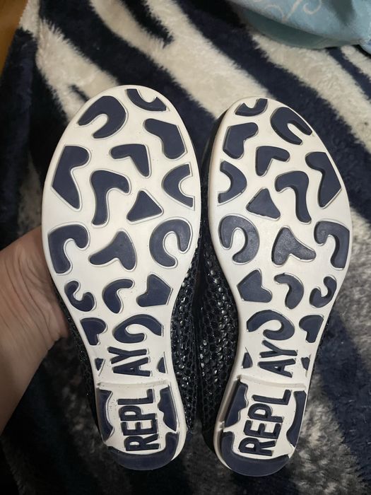 Balerini de piele , noi