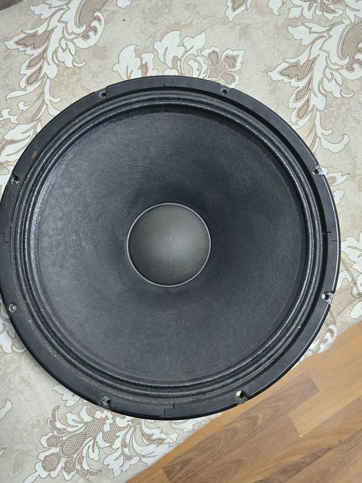 Vand difuzor rcf pe neodium MB 15N 351,1300W pgm,650w rms la 8 omi,15 inchi 38 cm,aproape nou.