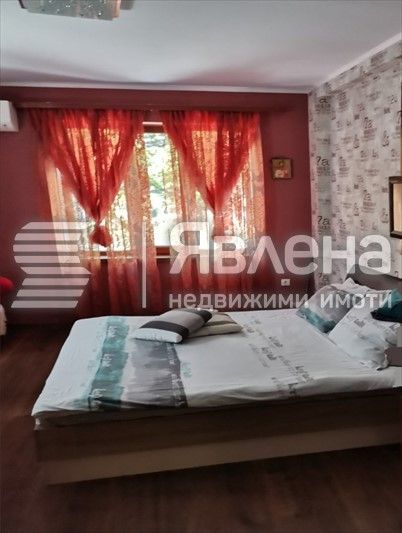 Многостаен обзаведен на Адвокатската градинка