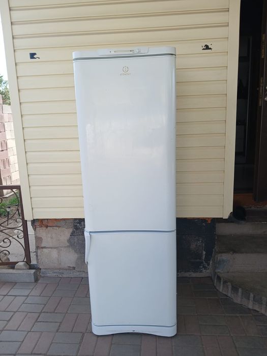 Холодильник indesit