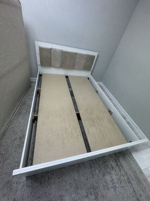 Продается кровать с матрасом