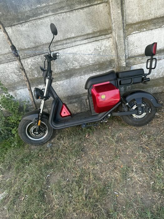 Vând sau schimb scuter electric pe o mașină aștept poze în pv