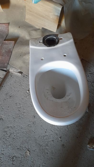 Продам унитаз для ремонта