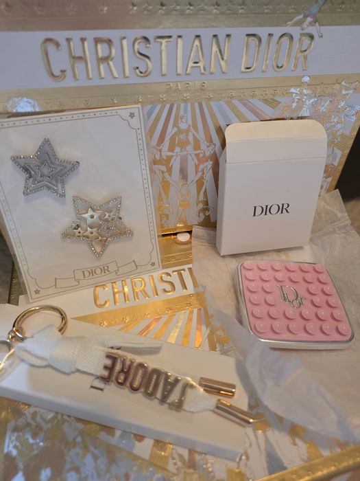 Нови и оригинални  аксесоари  от Диор