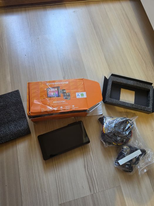 Sistemul de navigație și multimedia pentru motociclete Interphone Ridesync (Sync 55) cu ecran de 5.5"