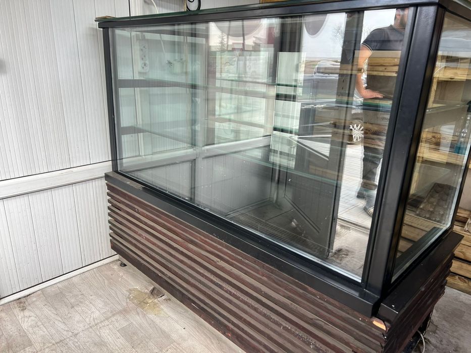 Витрина холодильник