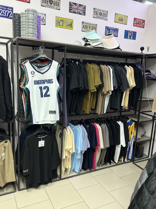 Стеллажи для магазина одежды