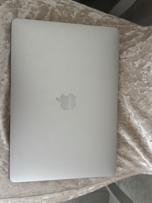 Продам Macbook Air