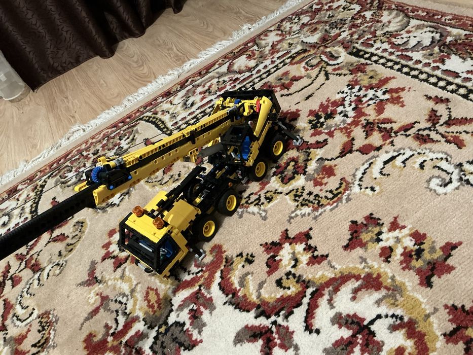 Lego crane 42108