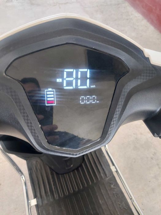 Wasat skuter sotiladi