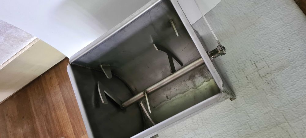 ръчна бъркалка за кайма