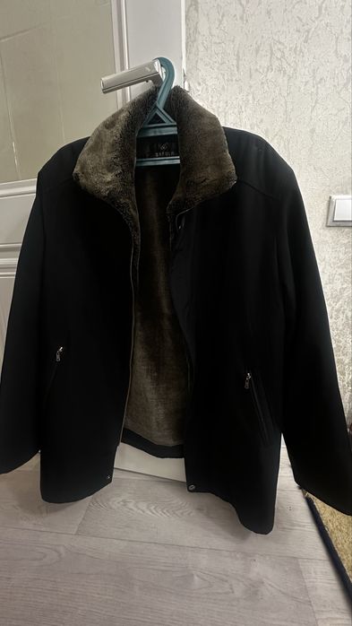 Продам мужскую куртку 10000