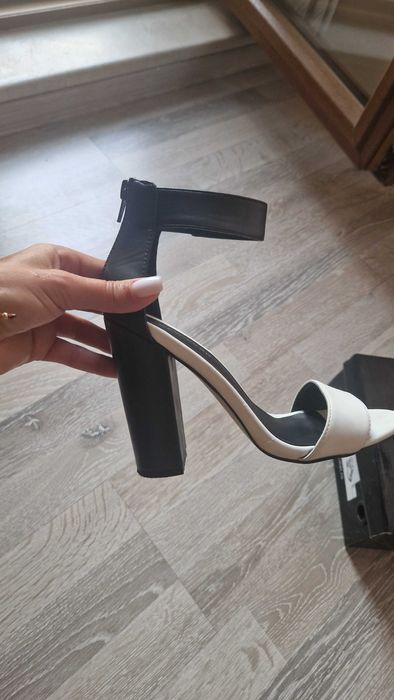 Сандали  New Look