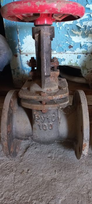 Продам задвижку чугун D-100мм