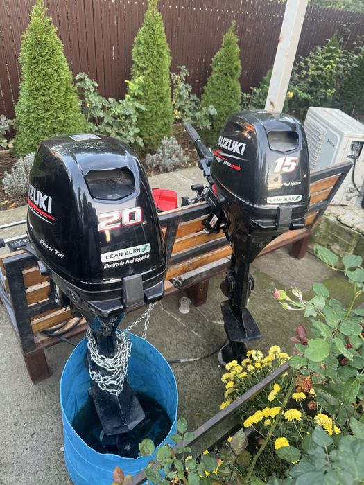 Vand 2 motoare suzuki