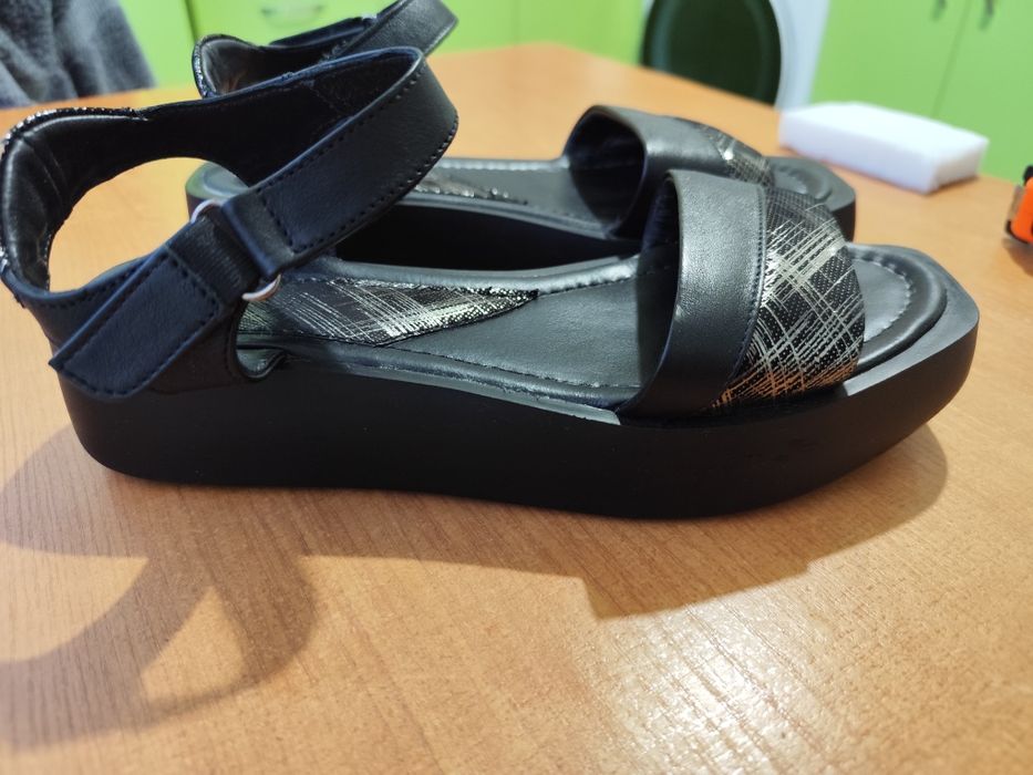 Дамски сандали от естествена кожа