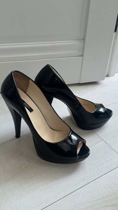 Продаются туфли и ботильоны