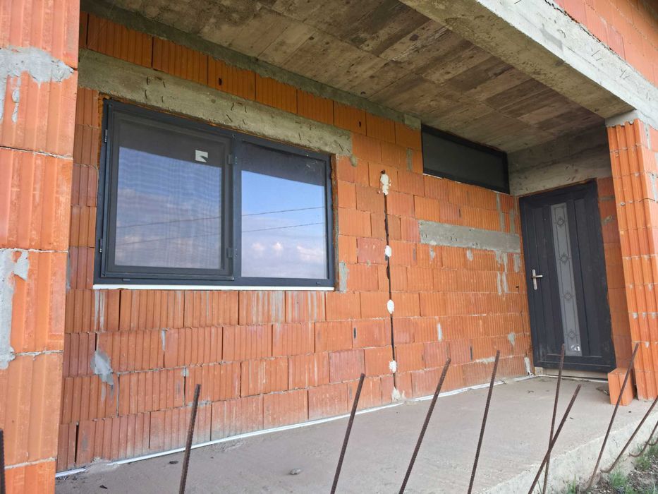 Casă premium din cărămidă la rosu (200 mp), BECI, livadă pe rod în Malcoci – Ideală pentru Familie sau Pensiune