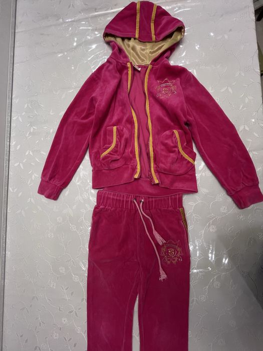 Спортинвый костюм на девочку