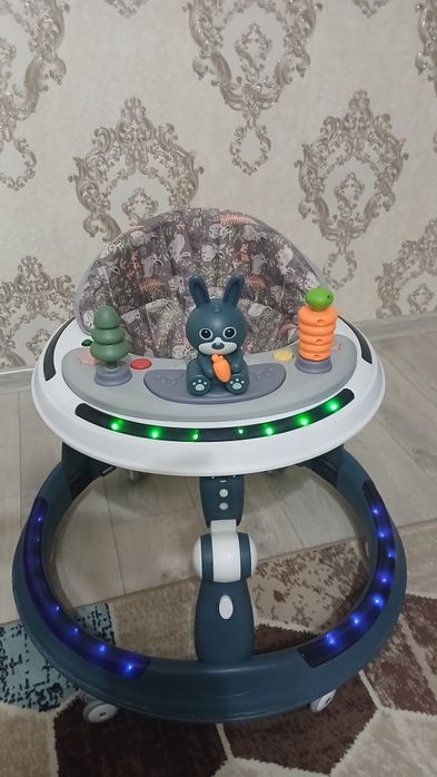 Продам детские ходунки почти новые