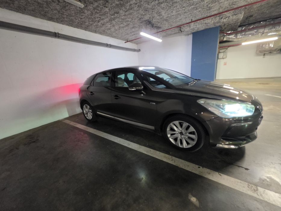 Citroën DS5 Hybrid4 4x4 (200 CP) – Echipare Premium So Chic, Piele Albă Exclusive