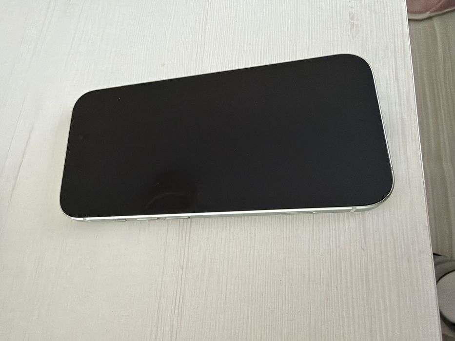 Vand Iphone 15 green 128gb